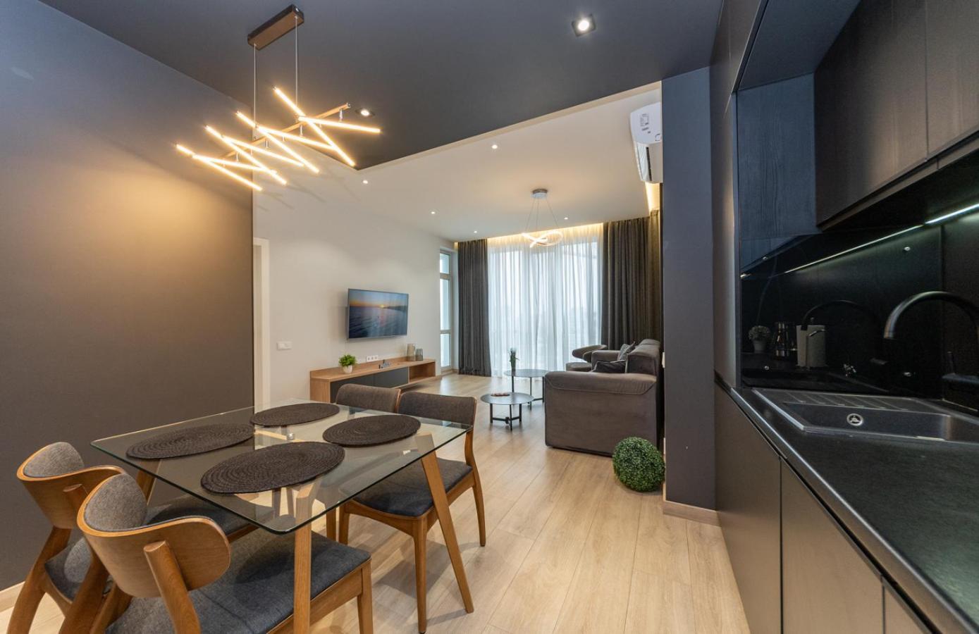 Royal Tower Residence Big Vip Apartment In Center Floor 27 Kiev Extérieur photo